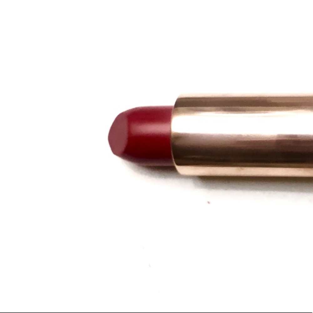 Tweeze Me red lipstick